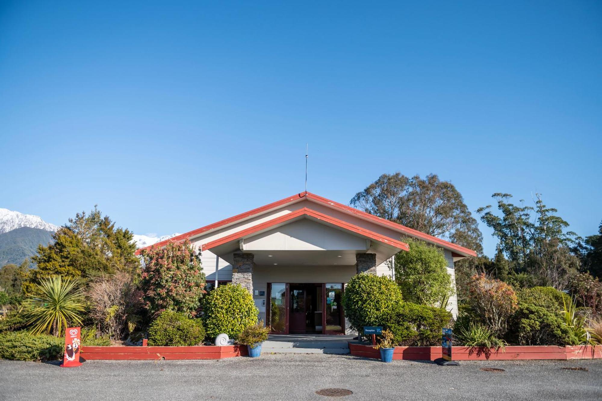Franz Josef Top 10 Holiday Park Exterior photo