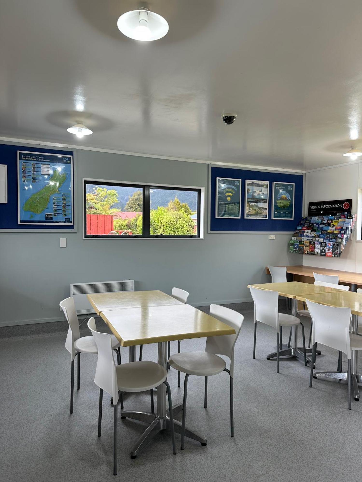 Franz Josef Top 10 Holiday Park Exterior photo